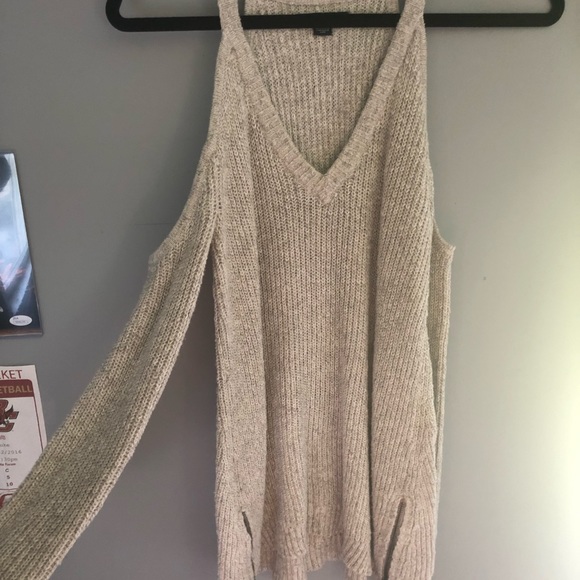 Long sleeve cut out shoulder top - Picture 1 of 1